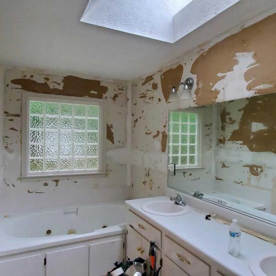 Wallpaper being removed in Midlothian VA