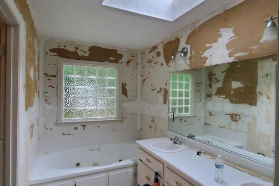 Wallpaper being removed in Richmond VA